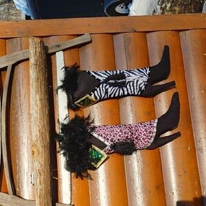 Christmas STILETTO STOCKING  VAMP 
  w/Feathers Dead Stock